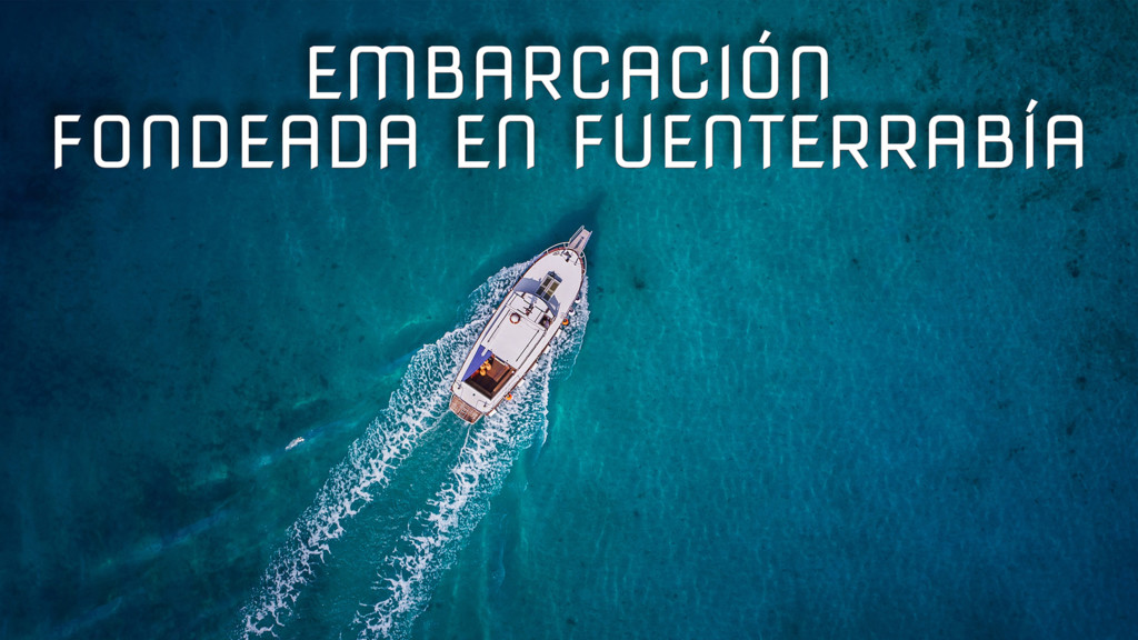 Embarcación fondeada en Fuenterrabía