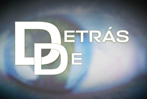 Detrás de