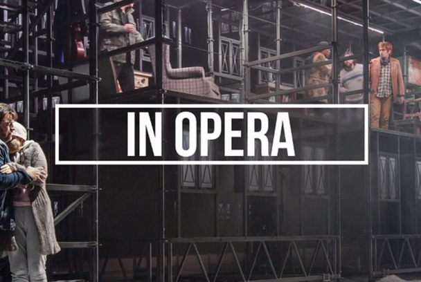 Tras el escenario en el Teatro Regio