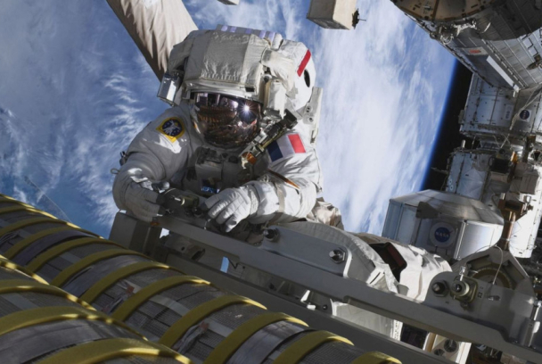 De la Estación Internacional Espacial a la Luna