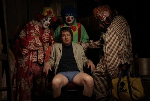 30 noches de actividad paranormal con el diablo adentro de la chica del dragón tatuado
