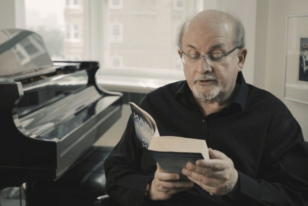 Salman Rushdie: con la muerte en los talones