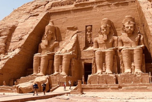 Abu Simbel: los gigantes del Nilo