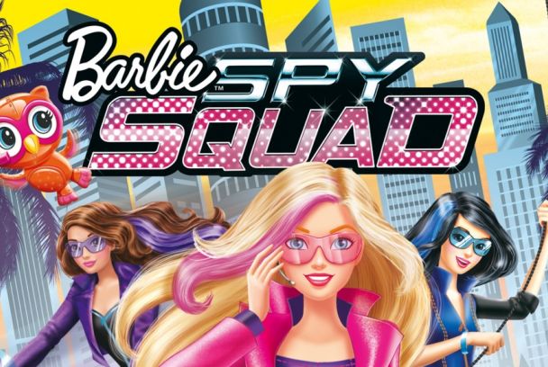 Cuando su asombroso talento para las acrobacias llama la atención de una agencia secreta de espionaje, Barbie y sus mejores amigas, Teresa y Renee, empiezan a seguir a un ladrón de joyas.