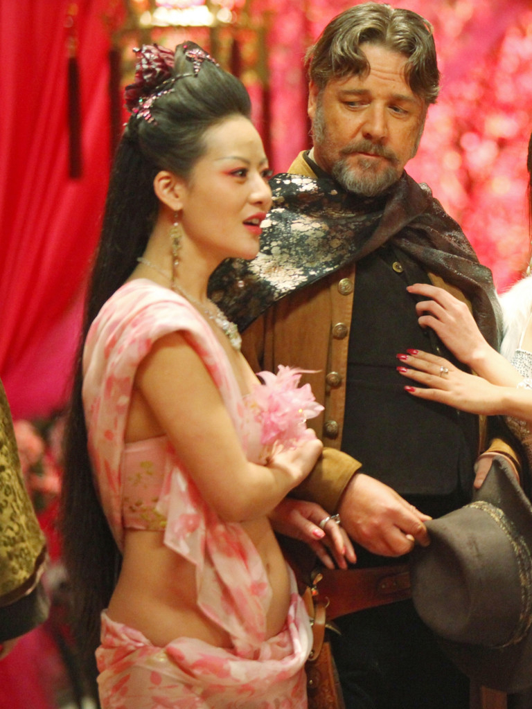 El Hombre de los Puños de Hierro SincroGuia