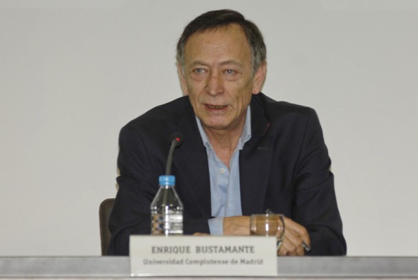 Enrique Bustamante, integridad y compromiso en primer plano