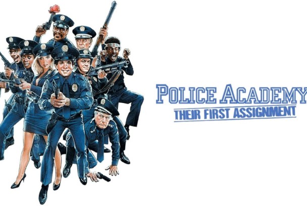 Loca academia de policía 2: Su primera misión