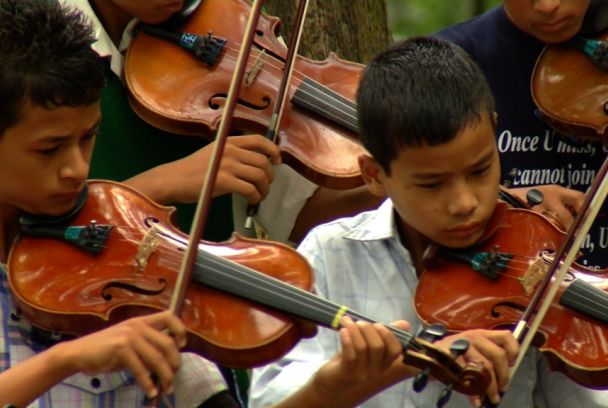 Violinistas de Kalimpong