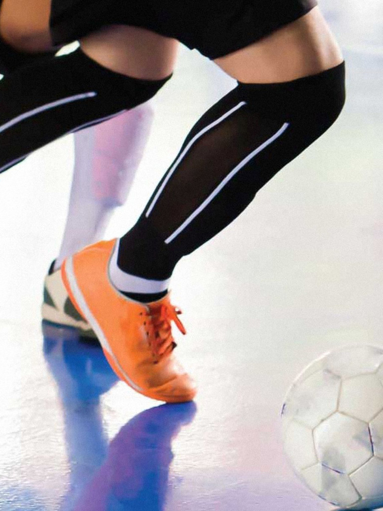 Футзал. Мини футбол футзал. Мини футбол картинки. Мини футбольный мяч. В футзале можно использовать руки.